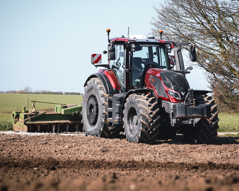 Valtra Q305 (11029474)
