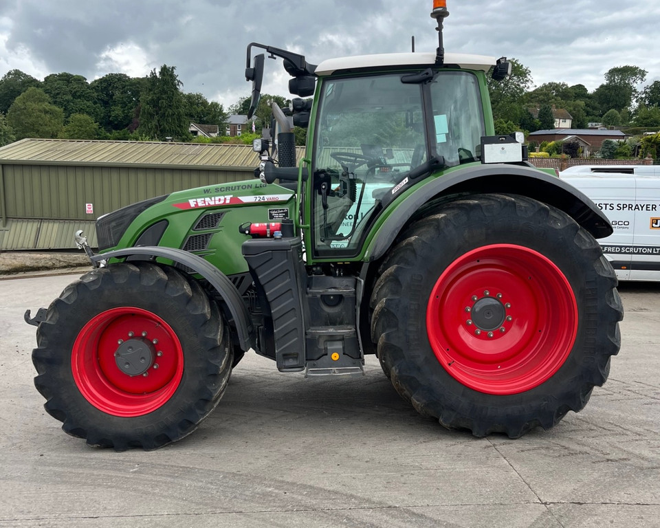 Used FENDT 724 Profi+ Gen6 Tractor 11030730