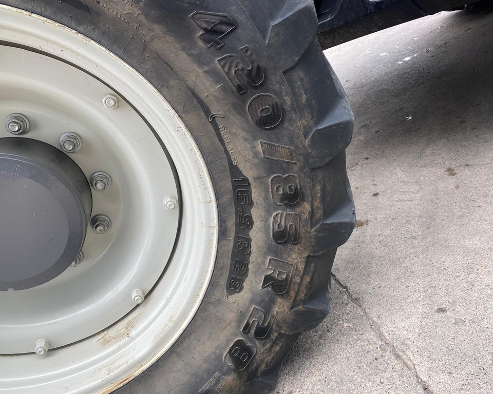 Used Valtra T174A Tractor 11032983 TH