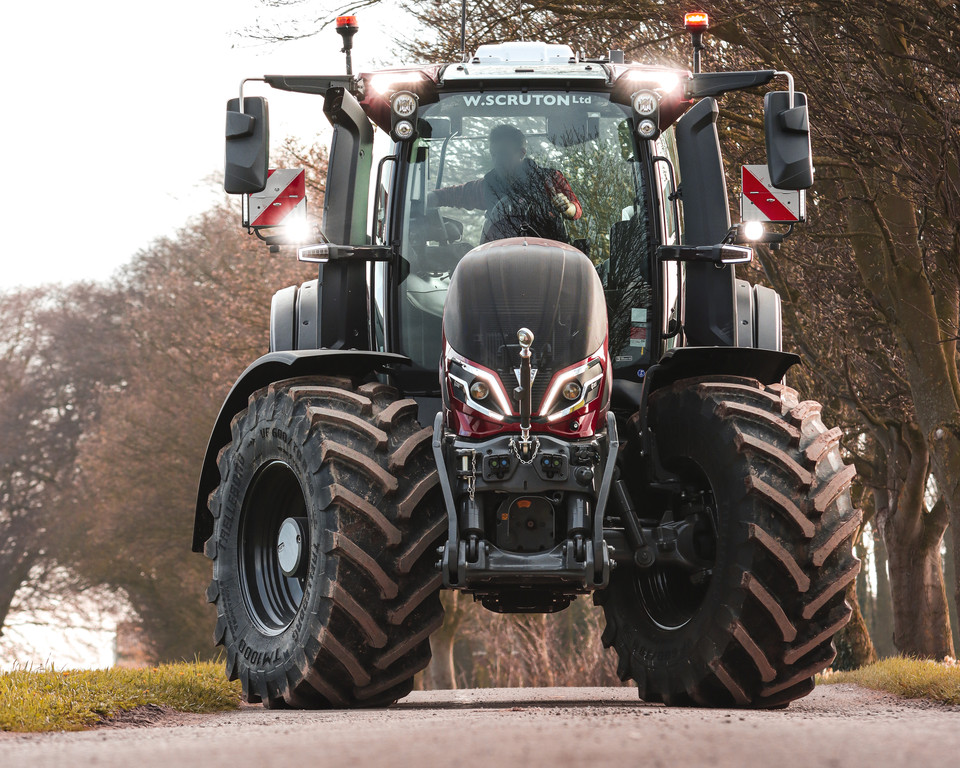 Valtra Q305 (11029474)