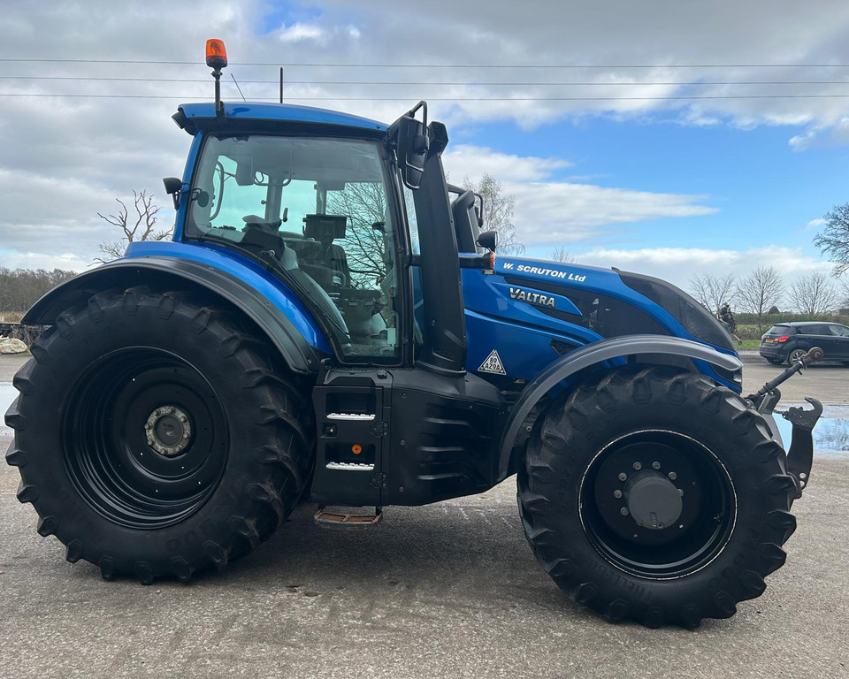 Used Valtra T234V Tractor 21032867 (SS)