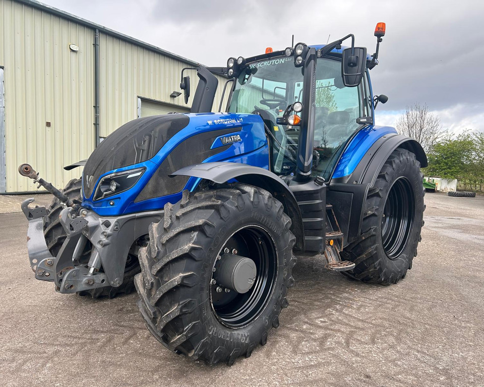 Used Valtra T234V Tractor 21032867 (SS)