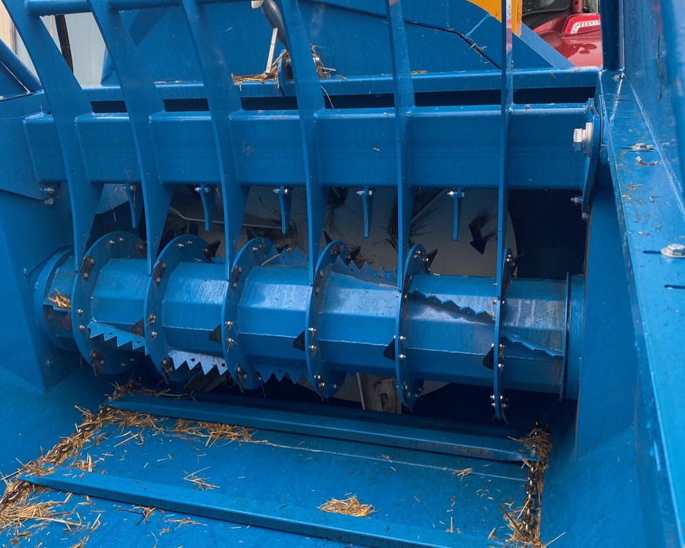 **Demonstration Unit** Kidd 450 Trailed straw bedder 