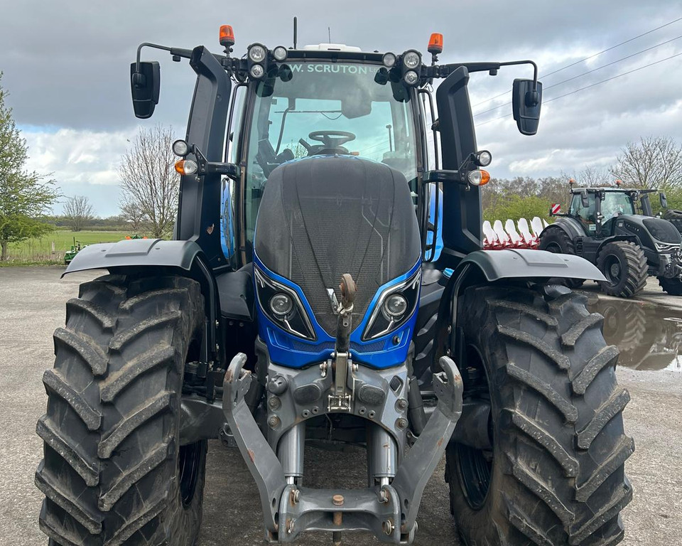 Used Valtra T234V Tractor 21032867 (SS)