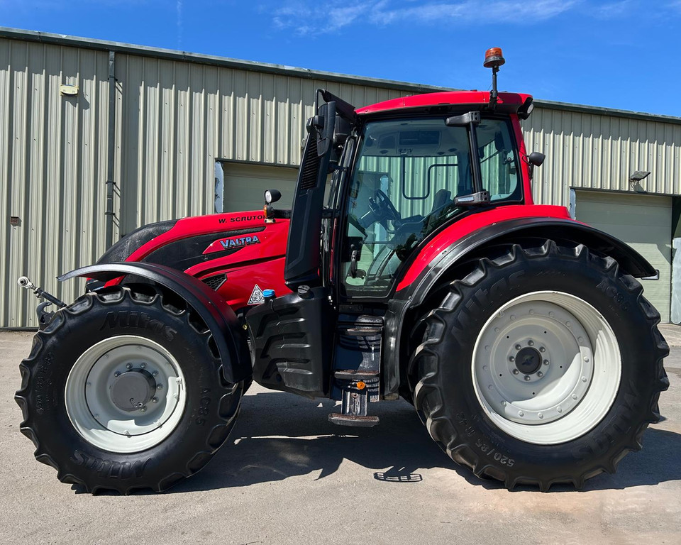 Used Valtra T215V Tractor 21031758 (SS)