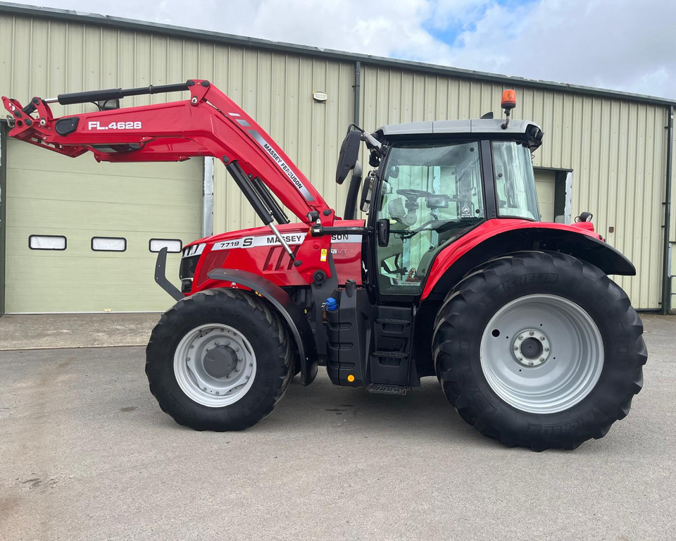 Massey Ferguson 7719 DynaVT c/w Loader